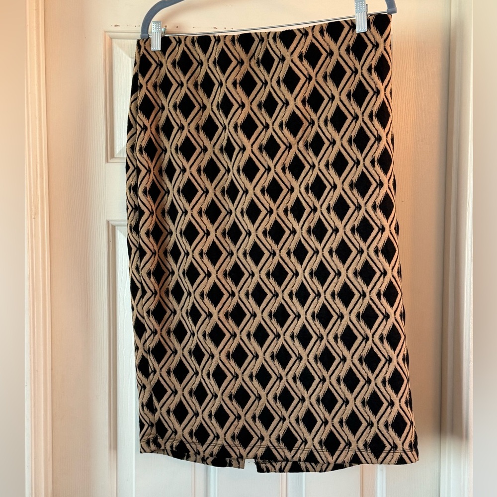 EUC Piphany Met Black and Tan Pencil Skirt